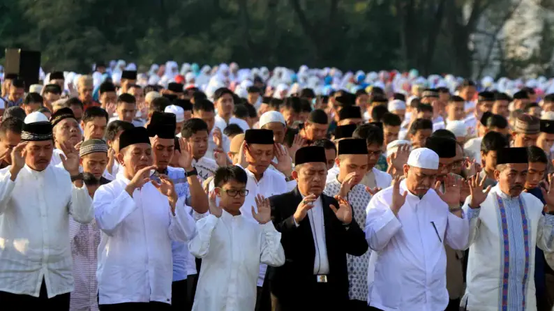 Bacaan Sholat Idul Fitri  Niat Tata Cara dan Doa Lengkap 